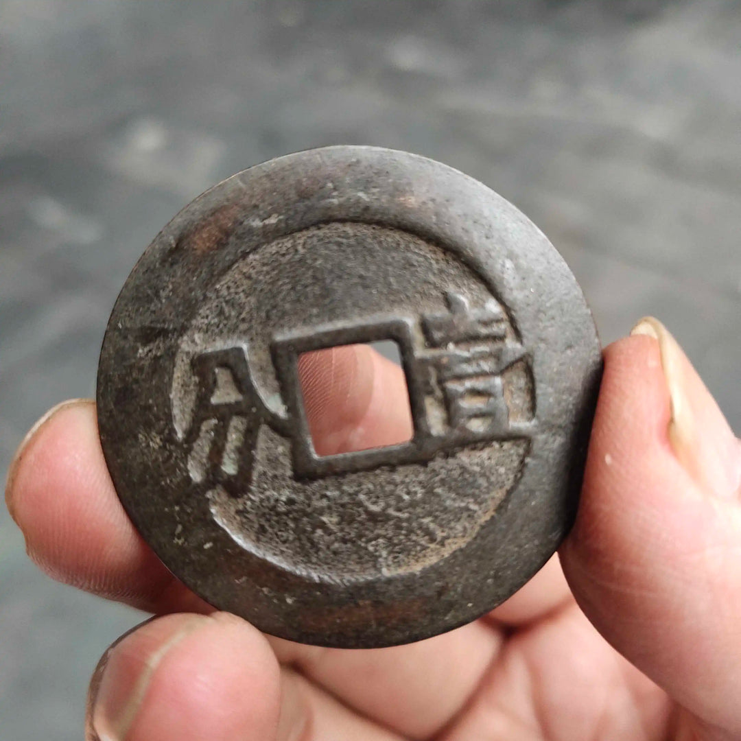 Old fashioned  The king of the West rewarded copper coins,  Keep away evil spirits and attract wealth,  About 5 cm in diameter