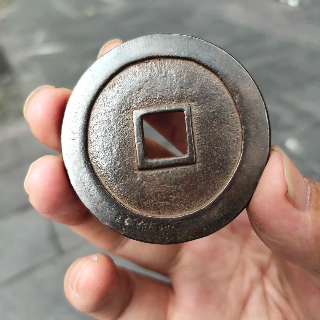 Old fashioned  The king of the West rewarded copper coins,  Keep away evil spirits and attract wealth,  About 5 cm in diameter