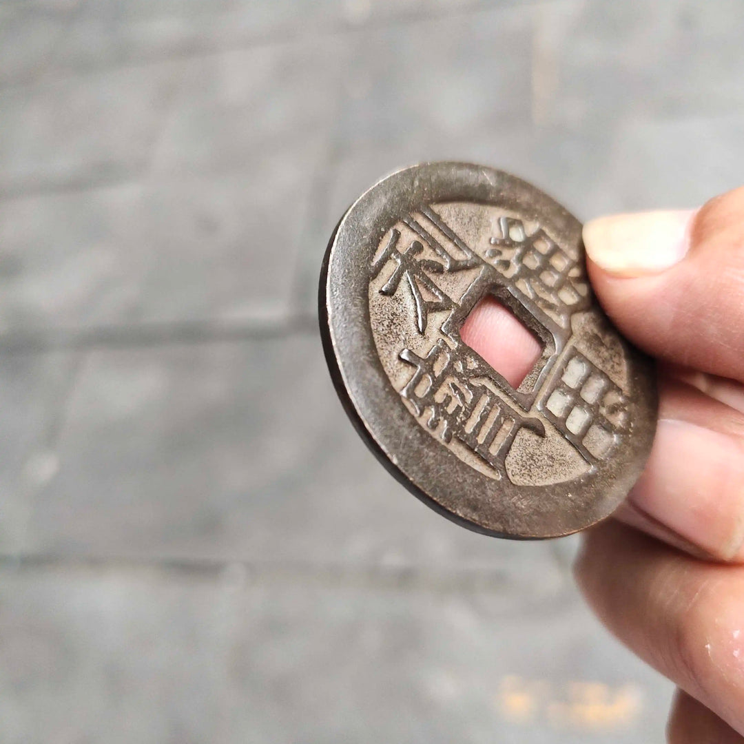 Old fashioned  The king of the West rewarded copper coins,  Keep away evil spirits and attract wealth,  About 5 cm in diameter